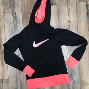 Small black Nike therma-fit hoodie